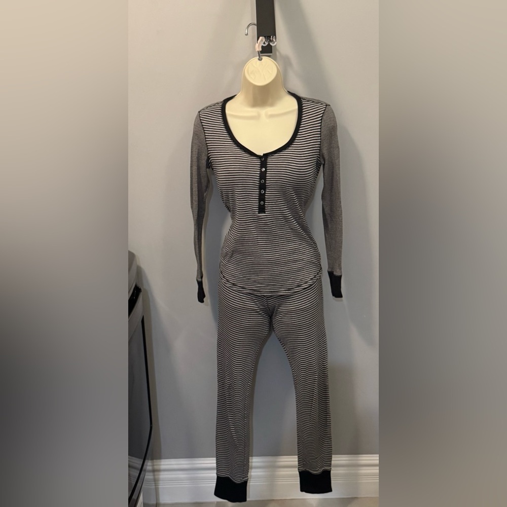 Pre-owned Victoria Secret’s Pajama set, size ex small